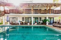 una piscina frente a una villa en Ah Muzenkab, en El Cuyo