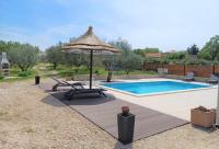 Bazén v ubytování MY DALMATIA - Holiday home Relax with private pool nebo v jeho okolí