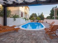 Bazén v ubytovaní MY DALMATIA - Seaside villa Marin with private heated pool alebo v jeho blízkosti