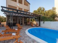Bazén v ubytovaní MY DALMATIA - Seaside villa Marin with private heated pool alebo v jeho blízkosti