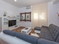 Televízia a/alebo spoločenská miestnosť v ubytovaní MY DALMATIA - Seaside villa Marin with private heated pool
