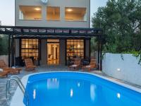 Bazén v ubytovaní MY DALMATIA - Seaside villa Marin with private heated pool alebo v jeho blízkosti