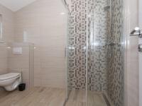 Kúpeľňa v ubytovaní MY DALMATIA - Seaside villa Marin with private heated pool