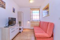 Televízia a/alebo spoločenská miestnosť v ubytovaní Apartments Nada