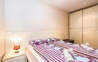 Posteľ alebo postele v izbe v ubytovaní Cozy Apartment In Crikvenica With Wifi