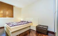 Posteľ alebo postele v izbe v ubytovaní Cozy Apartment In Crikvenica With Wifi