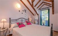 Posteľ alebo postele v izbe v ubytovaní 3 Bedroom Cozy Home In Gromin Dolac