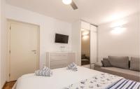 Posteľ alebo postele v izbe v ubytovaní Four-Bedroom Holiday Home In Brist