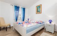 Posteľ alebo postele v izbe v ubytovaní 4 Bedroom Cozy Home In Fazana