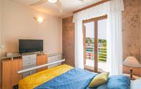 Posteľ alebo postele v izbe v ubytovaní 4 Bedroom Beautiful Home In Supetar
