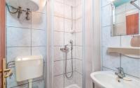 Kúpeľňa v ubytovaní 4 Bedroom Beautiful Home In Supetar