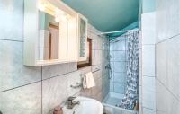 Kúpeľňa v ubytovaní 4 Bedroom Beautiful Home In Supetar