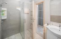 Kúpeľňa v ubytovaní 3 Bedroom Lovely Home In Porec