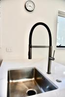 Brand New Close to CBD 3 Bed 3 Bath with Garageにあるキッチンまたは簡易キッチン