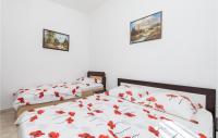 Posteľ alebo postele v izbe v ubytovaní 1 Bedroom Stunning Apartment In Vrh