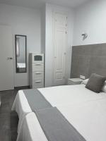 A bed or beds in a room at Alojamientos La Menúa
