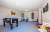 Fitness centrum a/nebo fitness zařízení v ubytování 4 Bedroom Cozy Home In Krizisce