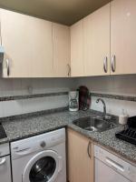 Kuchyň nebo kuchyňský kout v ubytování Moderno apartamento a pie de pista en la Estación de San Isidro