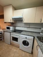 Kuchyň nebo kuchyňský kout v ubytování Moderno apartamento a pie de pista en la Estación de San Isidro