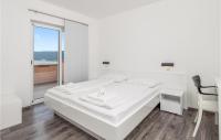 Posteľ alebo postele v izbe v ubytovaní Awesome Apartment In Kampor With Wifi
