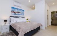 Posteľ alebo postele v izbe v ubytovaní Two-Bedroom Apartment In Mokosica