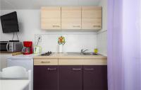 Kuchyňa alebo kuchynka v ubytovaní 0-Bedroom Apartment In Porec