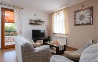 Posedenie v ubytovaní Beautiful Apartment In Hr-52215 Vodnjan