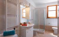 Kúpeľňa v ubytovaní Beautiful Apartment In Hr-52215 Vodnjan