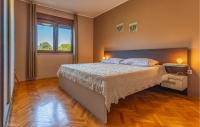Posteľ alebo postele v izbe v ubytovaní Amazing Apartment In Banjole With Wifi