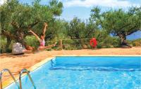 Bazén v ubytovaní Maison Elia With Private Pool alebo v jeho blízkosti