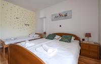 Posteľ alebo postele v izbe v ubytovaní 2 Bedroom Cozy Home In Krnica