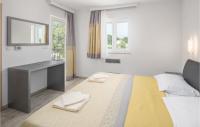 Posteľ alebo postele v izbe v ubytovaní 3 Bedroom Lovely Home In Porec