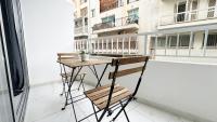 Balkón nebo terasa v ubytování Flora Beachfront Finikoudes Larnaka