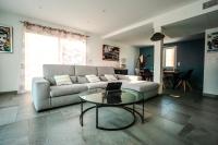 Posedenie v ubytovaní La villa de Domi 4 chambres piscine