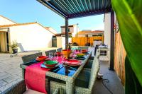 Posedenie v ubytovaní La villa de Domi 4 chambres piscine