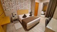 A bed or beds in a room at Hotel Lenotel