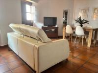 Televízia a/alebo spoločenská miestnosť v ubytovaní Apartamento San Fernando