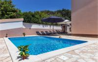 Bazén v ubytování Holiday Home Betiga Betiga nebo v jeho okolí