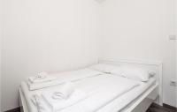 Posteľ alebo postele v izbe v ubytovaní Awesome Apartment In Kampor With Wifi