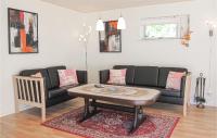 Posezení v ubytování Amazing Home In Nexø With Wifi