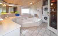 Koupelna v ubytování Holiday Home Højlandet Hjørring I