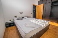 Łóżko lub łóżka w pokoju w obiekcie Apartments Punta & Vista in Krk
