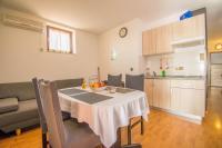 Kuchnia lub aneks kuchenny w obiekcie Apartments Punta & Vista in Krk