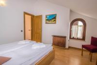 Łóżko lub łóżka w pokoju w obiekcie Apartments Punta & Vista in Krk