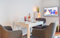 TV a/nebo společenská místnost v ubytování 1 Bedroom Cozy Apartment In Helsingør
