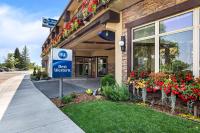 una mejor señal occidental frente a un edificio en Best Western Driftwood Inn, en Idaho Falls