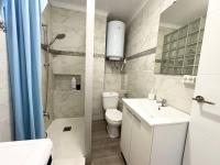 Koupelna v ubytování Apartsalou Bilbao