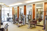 ヒルトン バンコク グランデ アソーク - Hilton Bangkok Grande Asokeにあるフィットネスセンターまたはフィットネス設備