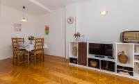 Televízia a/alebo spoločenská miestnosť v ubytovaní Apartment Domijan by El-pi tours