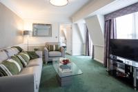Best Western Royal Hotelにあるテレビまたはエンターテインメントセンター